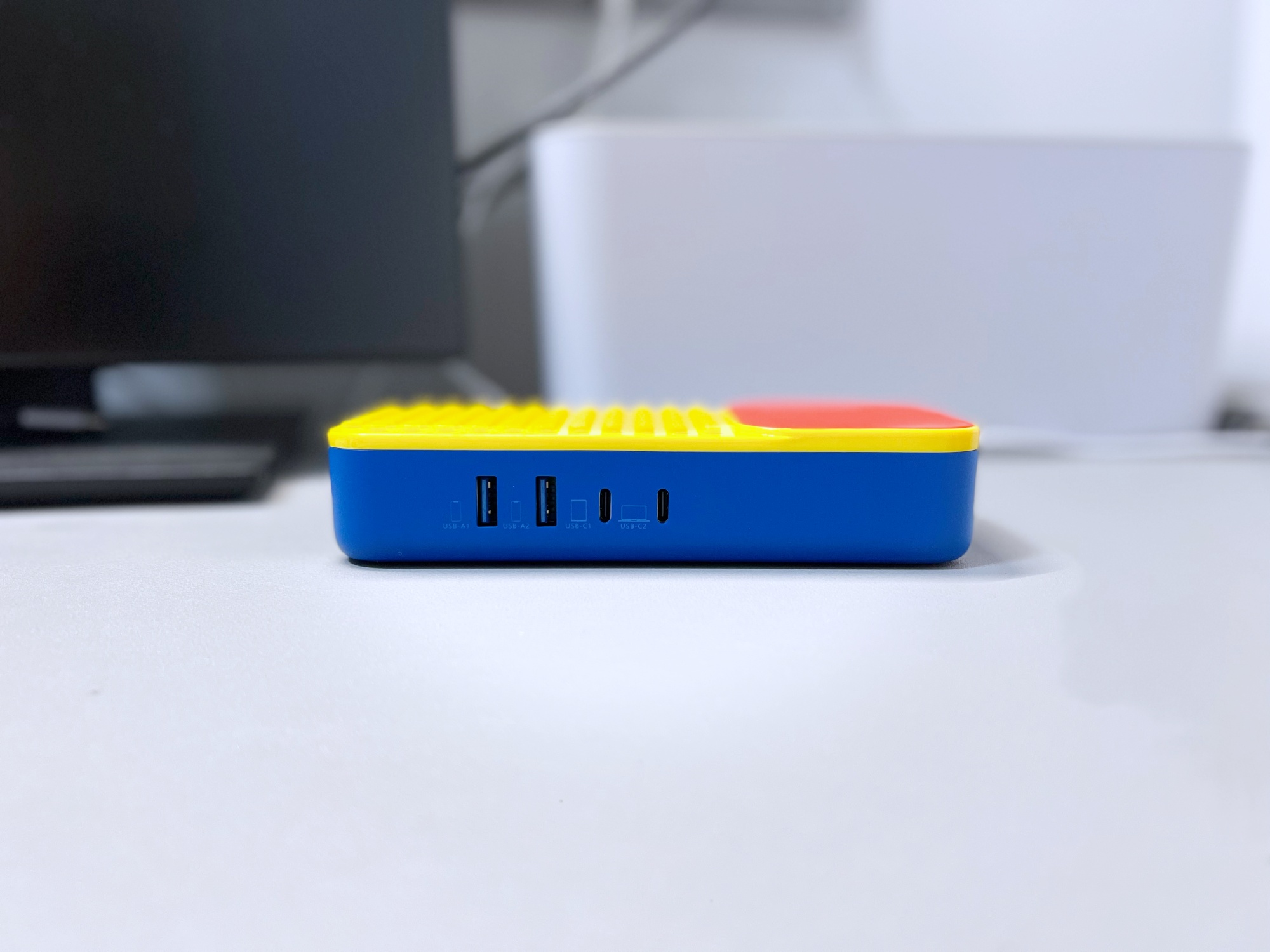 个性化创意“充电站”：IDMIX65W酷玩多功能桌面充