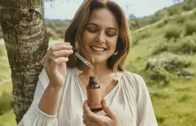 明星带货的美妆是不是真的,明星卖化妆品是真的吗