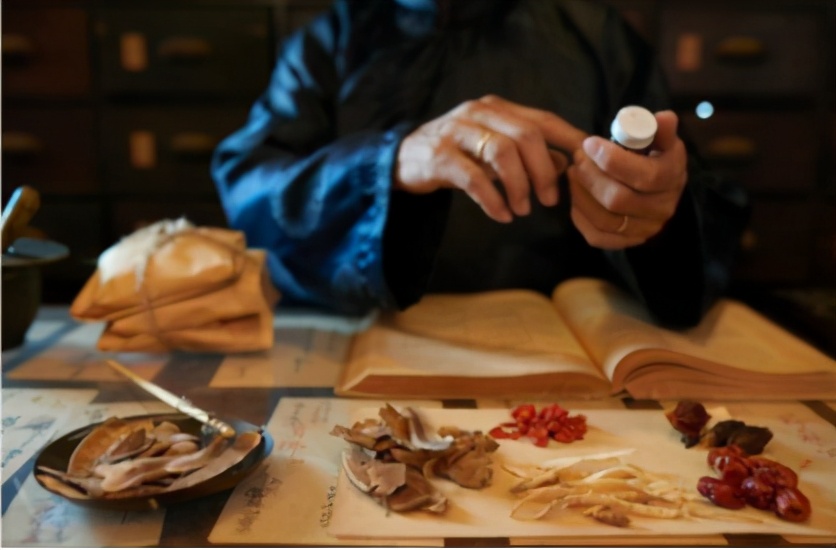 强直性脊柱炎健康科普,强直性脊柱炎用中医好还是西医好