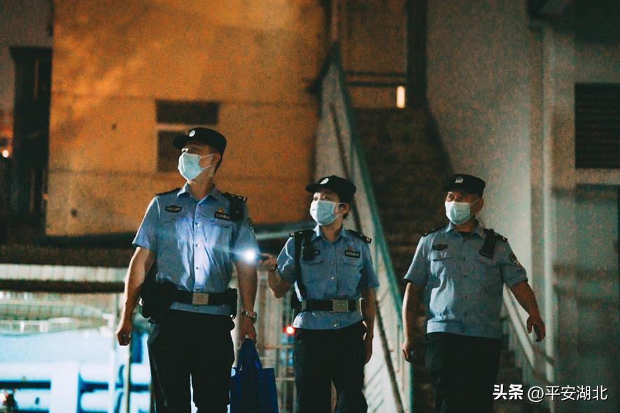 湖北公安【百日行动】|警灯与月光交织武汉洪山警方夏夜护航“大学之城”
