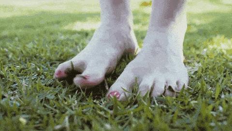 一到夏天脚丫里面烂还痒怎么办,一到夏天脚丫起水泡痒怎么治疗