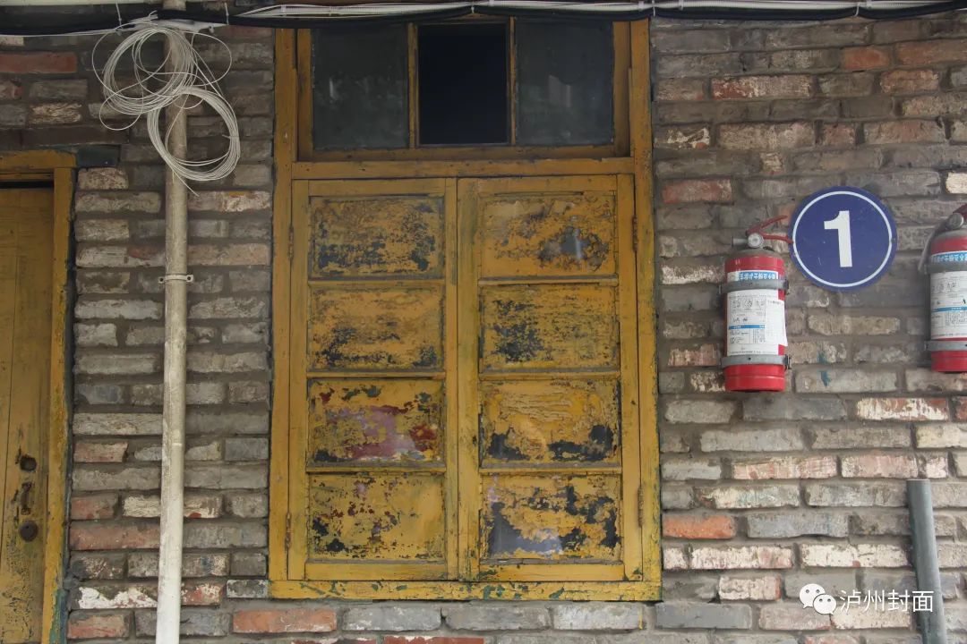 在高坝筒子楼，撞见一个暂停在八十年代的泸州