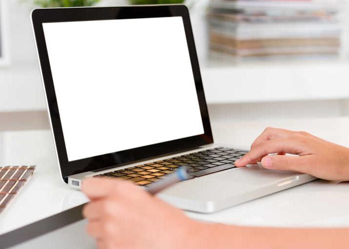 每天久站8小时对身体有什么影响,每天久坐8个小时以上的危害