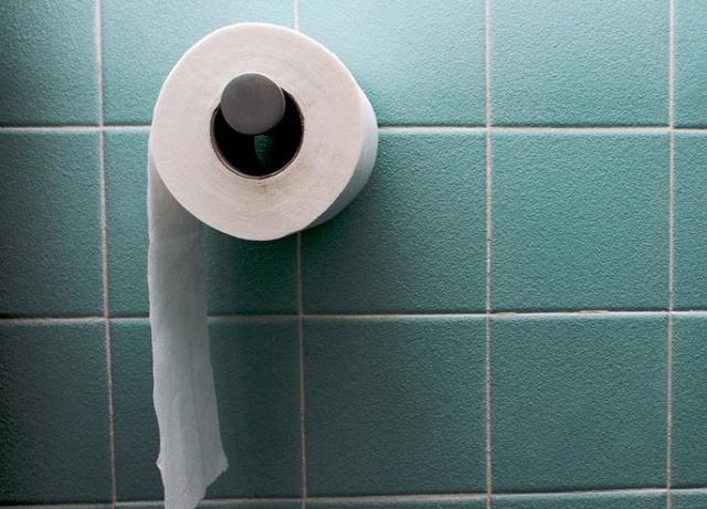 女人上完厕所后为什么要纸擦？或许很多人不清楚，不妨学习一下