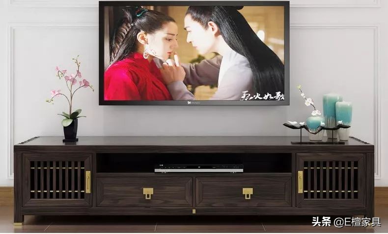 新中式电视柜两边放什么最好,新中式电视柜款式效果图