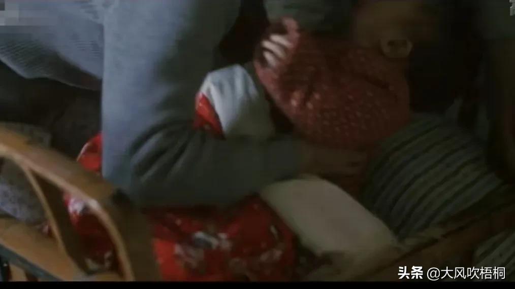 《爱情的牙齿》有些爱不可再生，输了深情等于害了自己