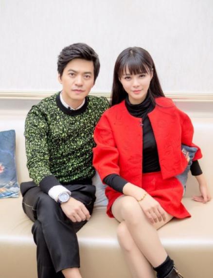 最有钱女明星刘亦菲,刘亦菲秀名贵翡翠大耳环