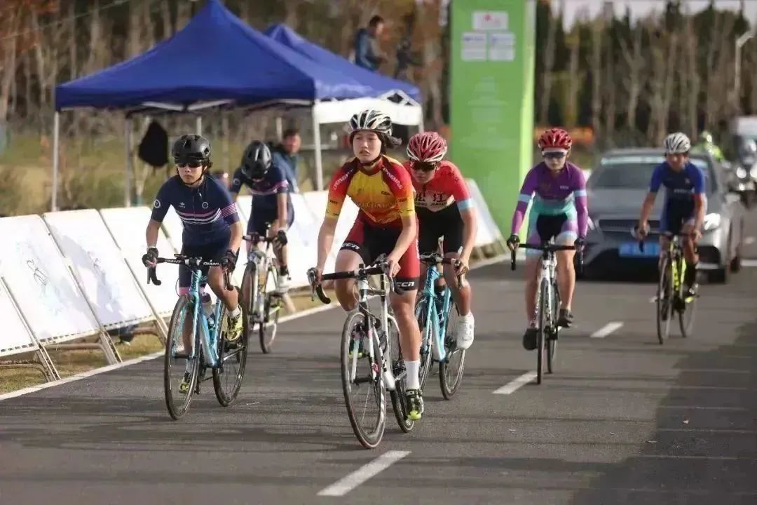 青春飞扬现场表演,市运会赛场上的精彩瞬间