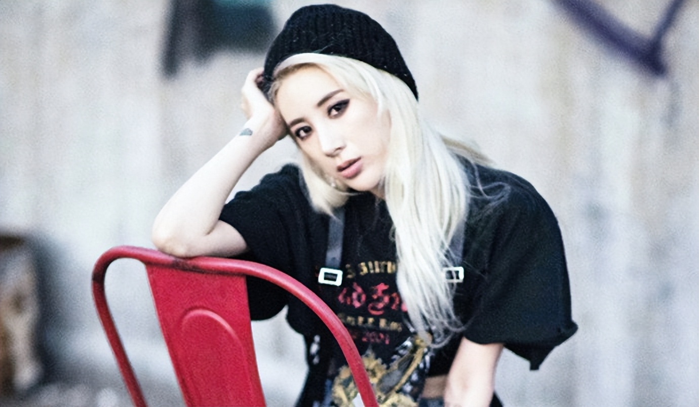 看到当女团时的暴露服装,徐仁英自己都惊叹:为什么要穿成那样!