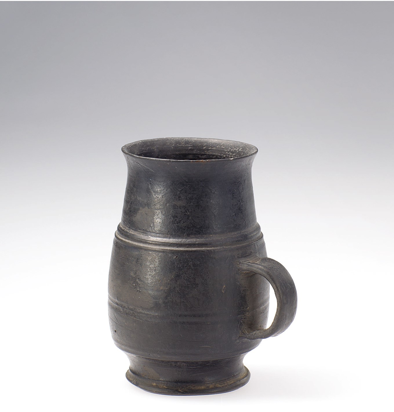 薄如纸的蛋壳黑陶,薄如纸的国宝蛋壳黑陶