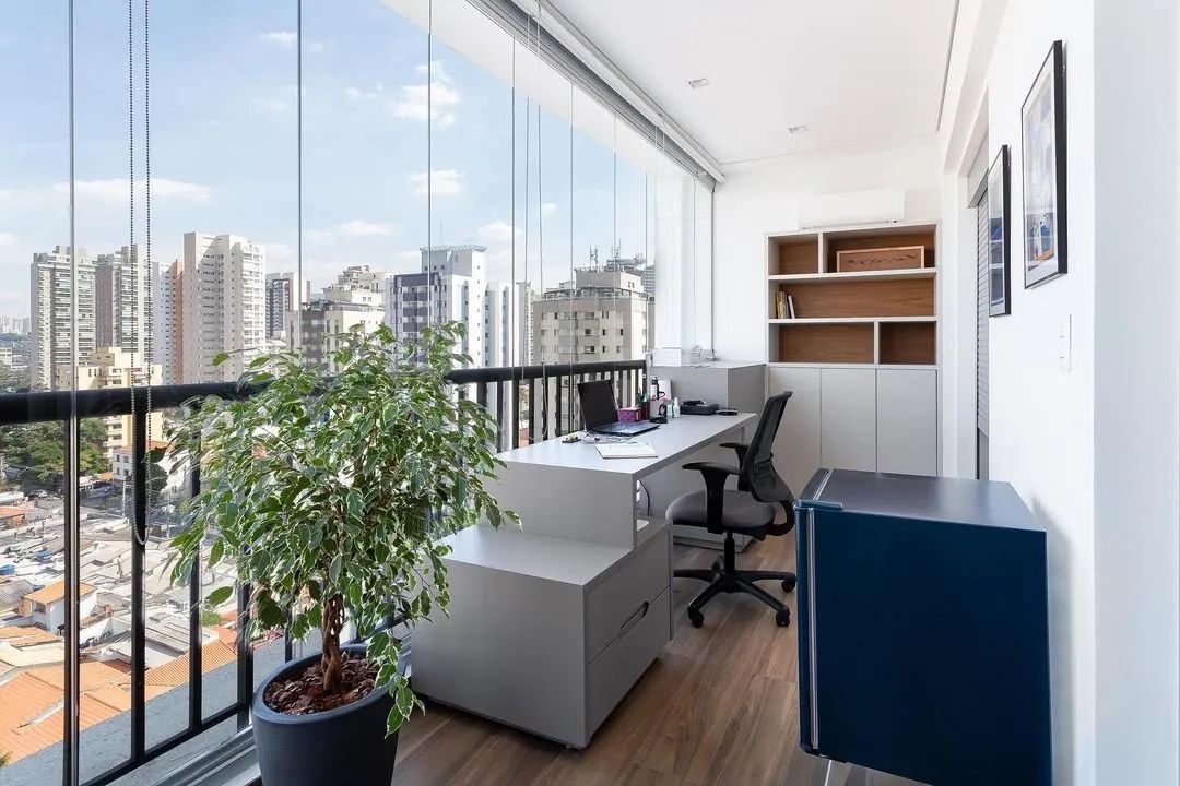 家里阳台怎么像露营感觉,阳台既能晾衣服也能当临时卧室