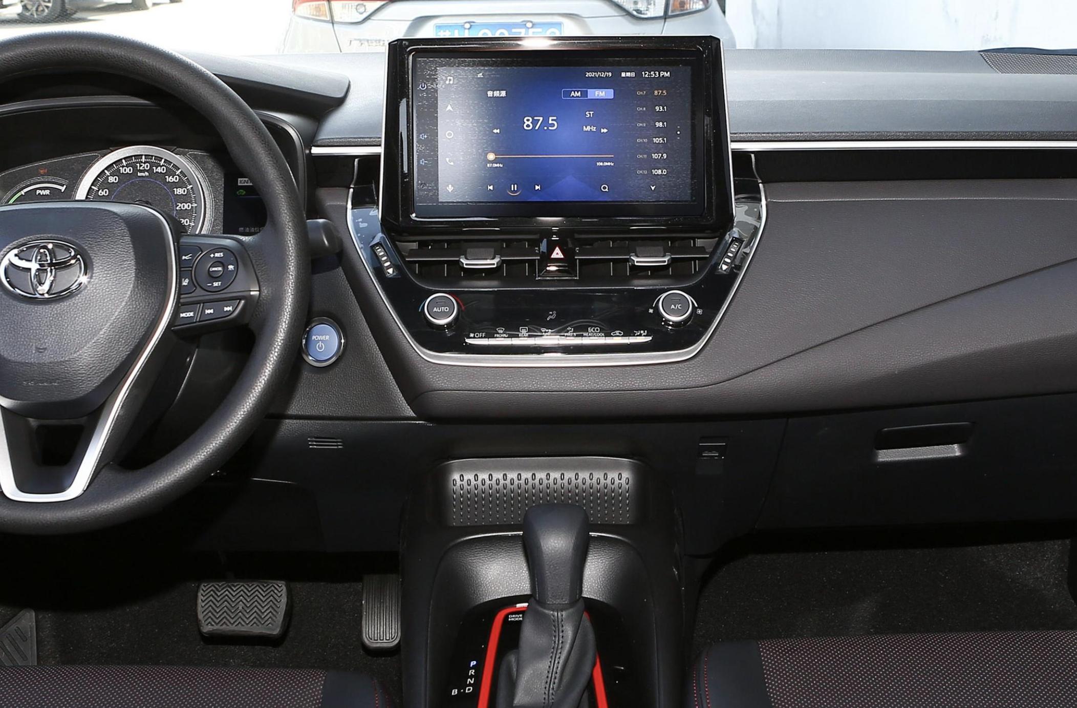 家用买丰田雷凌好还是大众速腾好,速腾1.2t跟雷凌1.2t哪个值得买