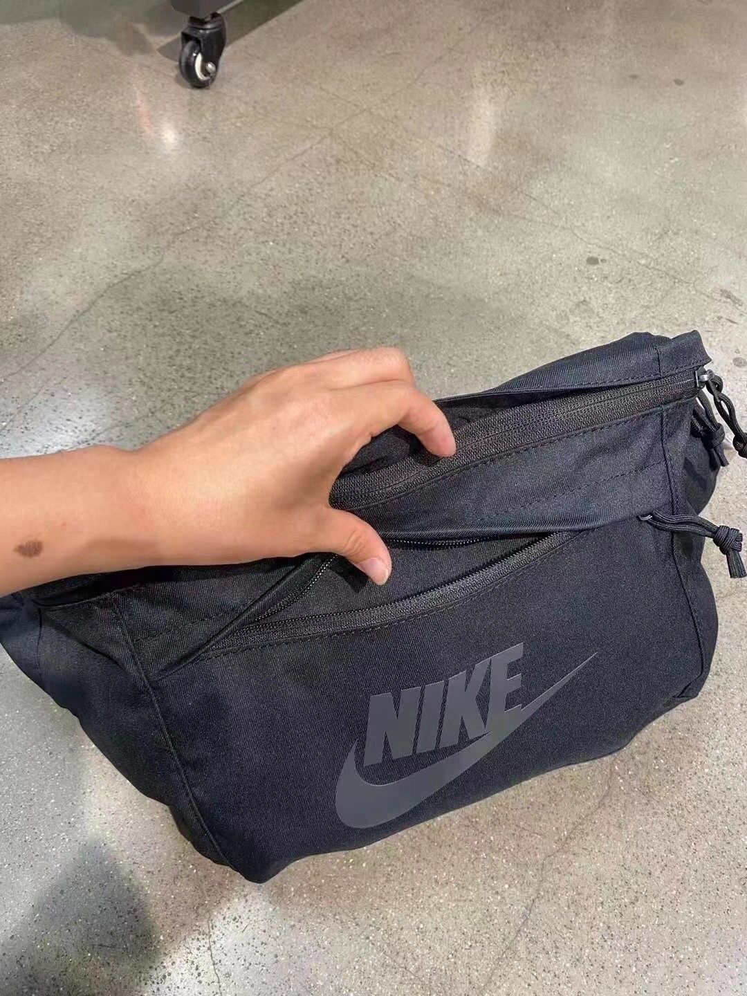 王一博耐克斜挎包,耐克斜挎包王一博同款全系列