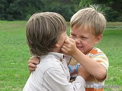7岁的曾孙经常打6岁的儿子，这样的烦恼每天都在上演！你羡慕吗？