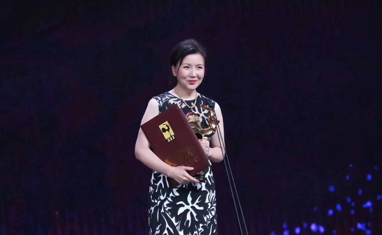 金鸡奖朱一龙获奖前描述,金鸡奖朱一龙获奖现场