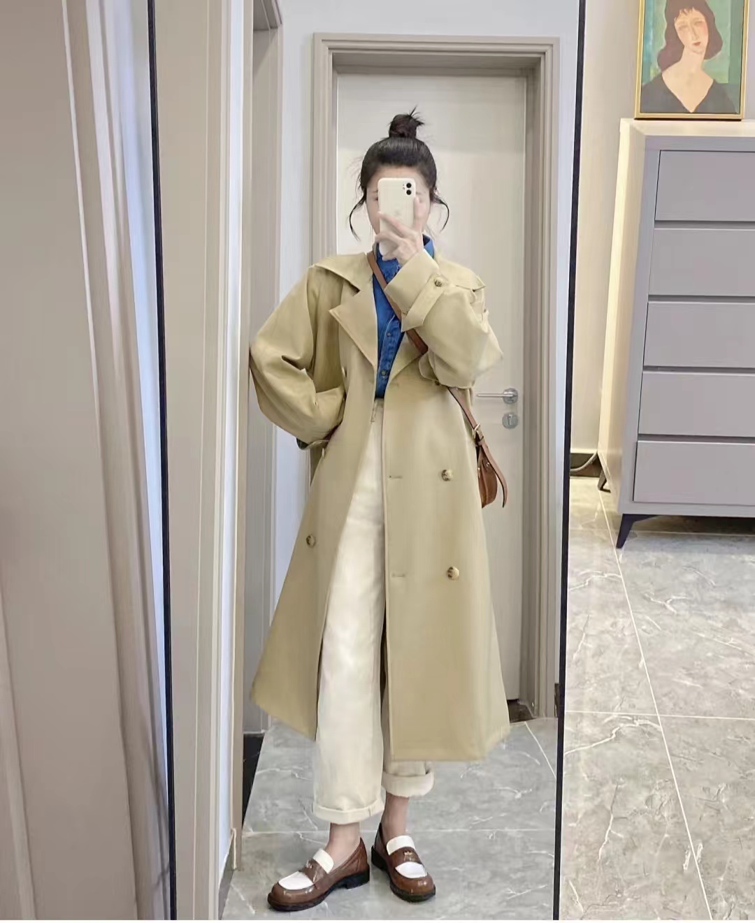 皮肤黑黄适合穿什么颜色衣服显白,男士皮肤黑穿什么颜色的衣服显白