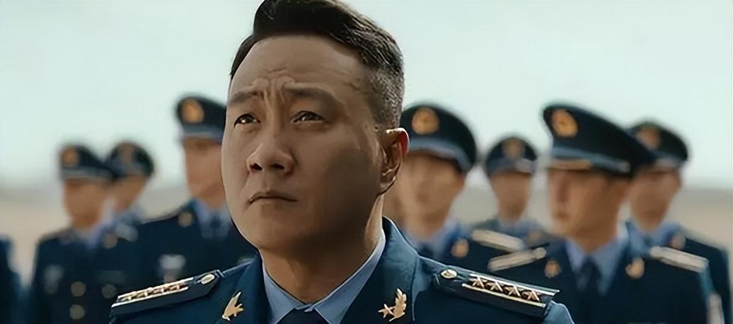 票房破4亿，胡军等戏骨坐镇，2023年首部国产军事大片必将逆袭
