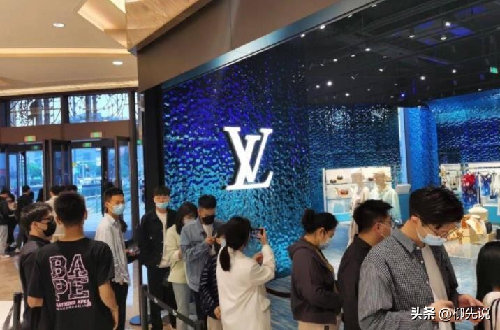全球排第一的奢侈品：牌子值368亿美元，LV、爱马仕都不是其对手