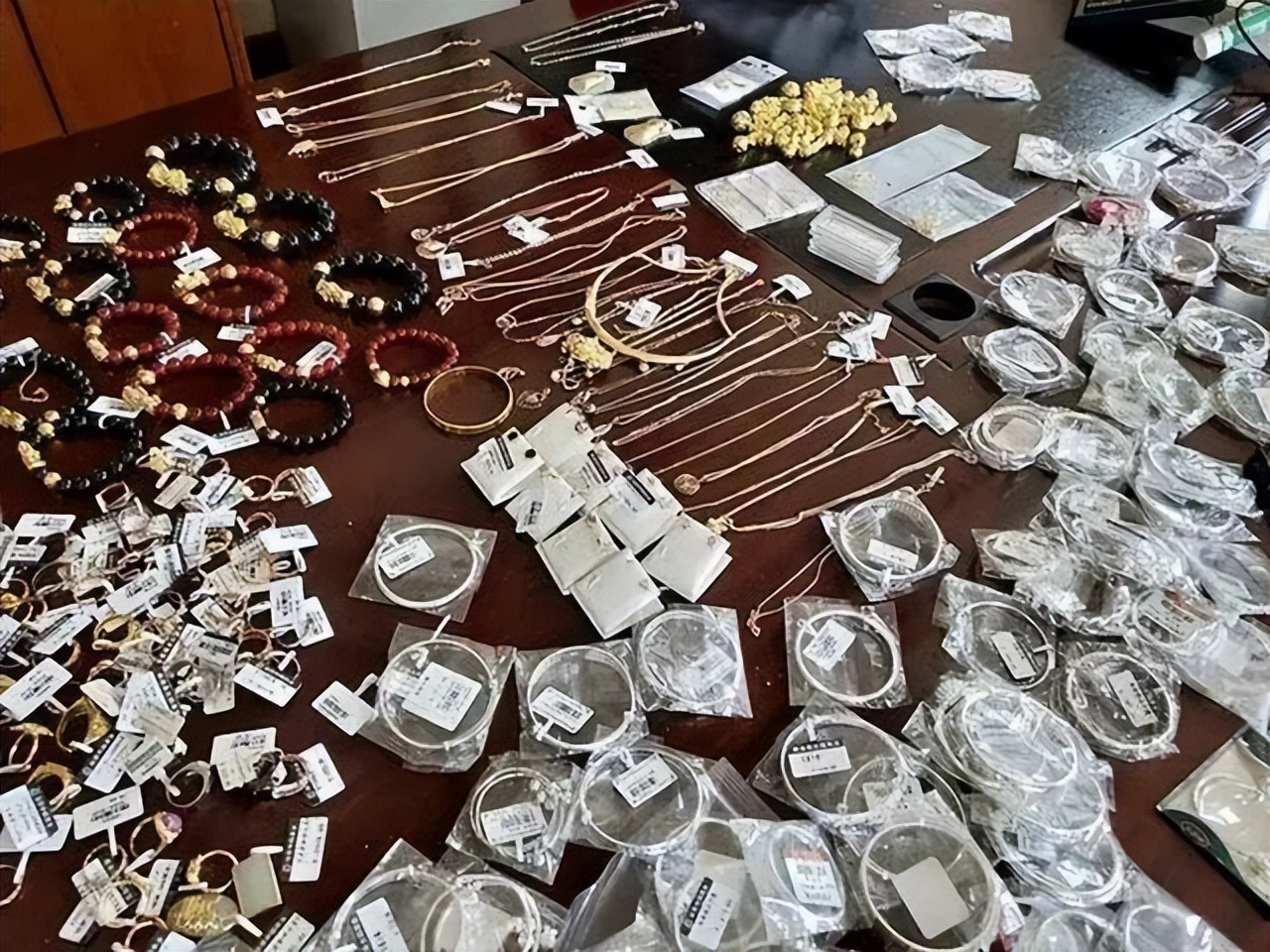 玫瑰金和黄金价格相差多少,3个9和4个9黄金价格相差多少