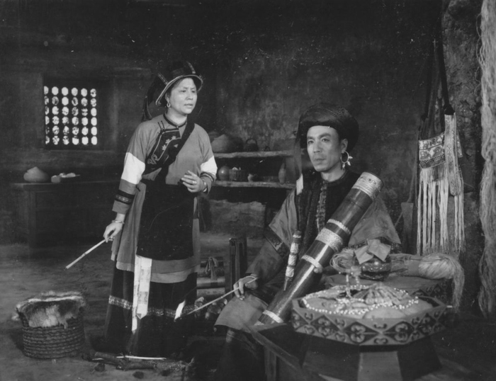 昔日男星康泰才华横溢心地善良人见人爱的银幕帅哥一生太不容易了