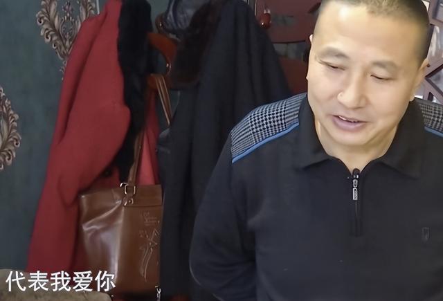 老公工资都交给婆婆妻子提离婚,老公把工资交给婆婆保管老婆存了