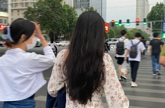 头皮长疙瘩和脓包怎么回事,头皮长脓包是怎么回事啊