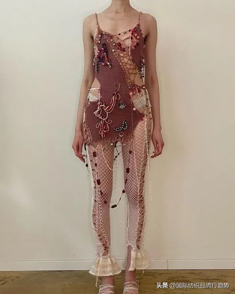 现实中的皇帝的新装,皇帝的新装设计