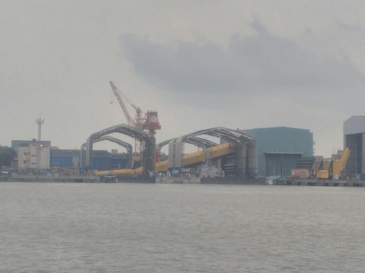 印度不买吃大亏！中国龙门吊“徒手”提起钻井平台，创造世界之最