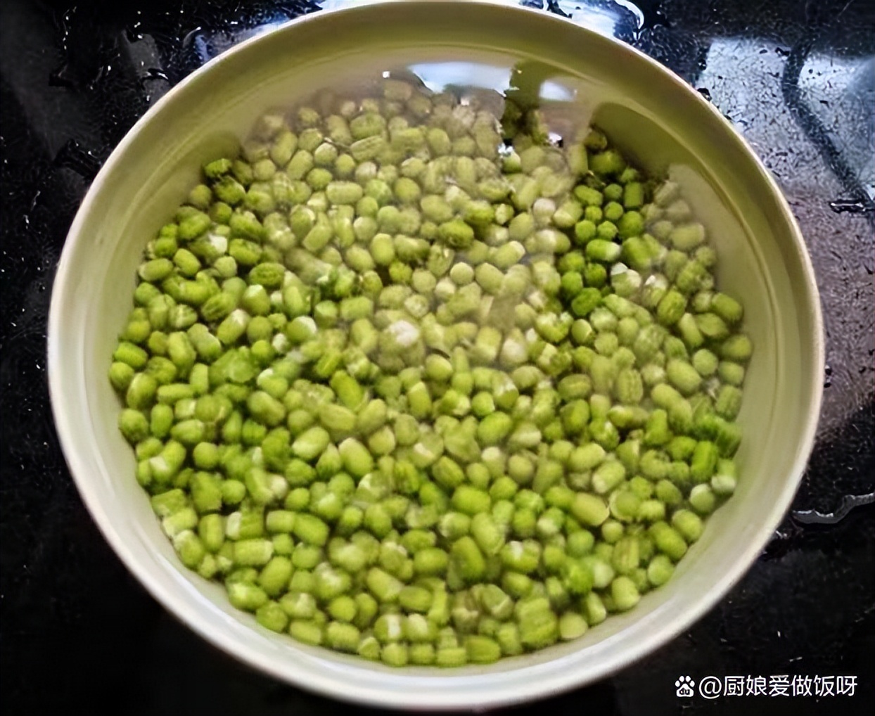 胖莓为奶奶学做甜点，酥而不硬软而不皮的美味绿豆酥，最后成功了