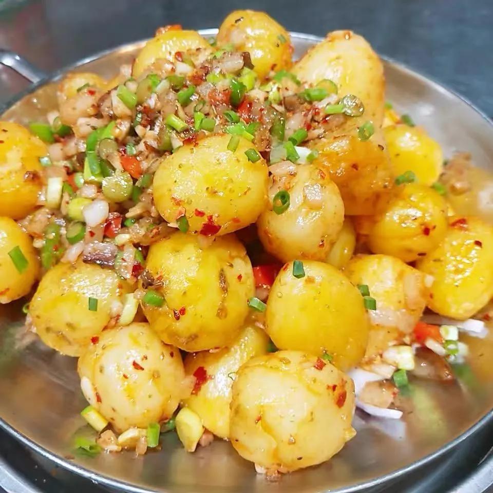 那个月拿3000的小编辑，做一堆公众号和抖音，现在身价几千万！