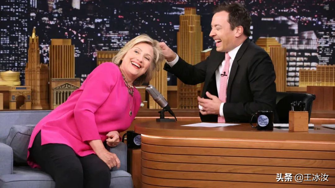 惨败给特朗普的那个夜晚，不服气的希拉里是如何熬过来的？