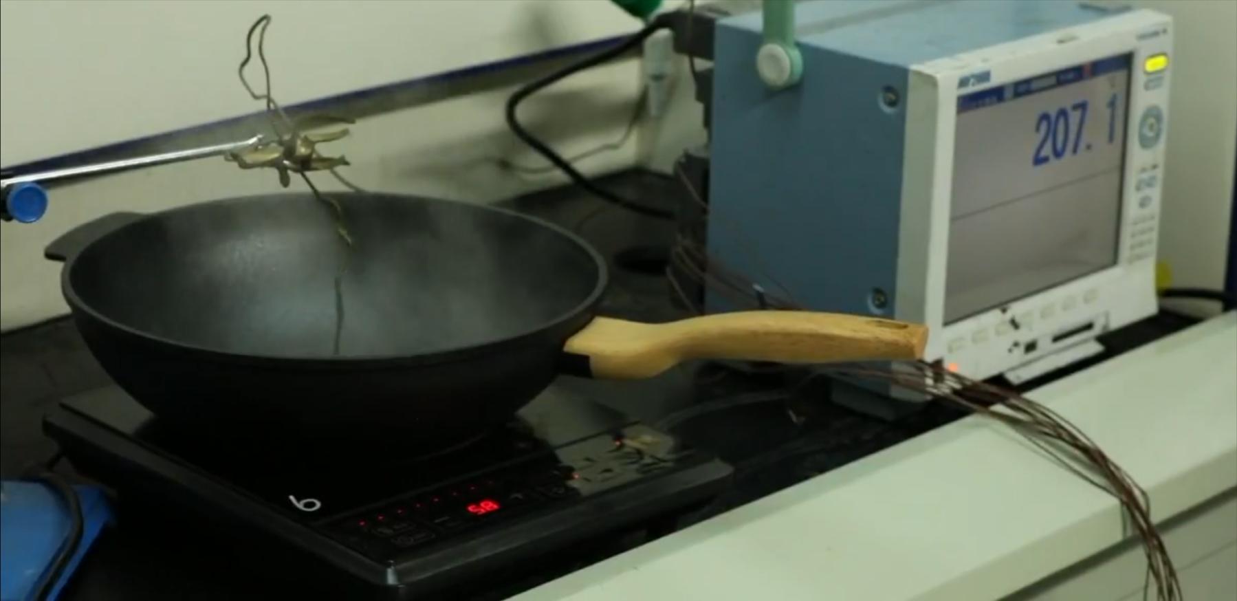 不粘锅涂层轻微刮出条印有毒吗,不粘锅涂层危害视频