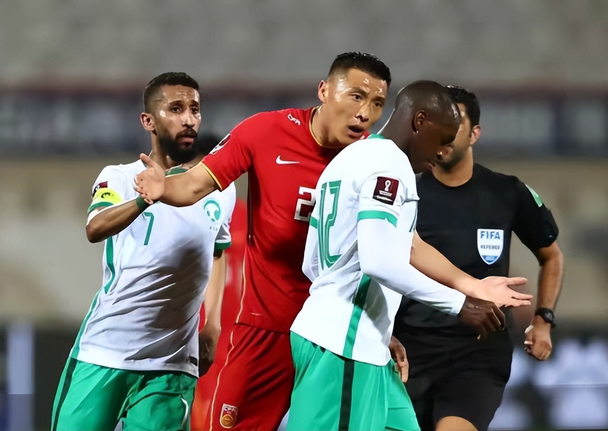 中国足球的保护性接应,多一些主动承担少一些被动