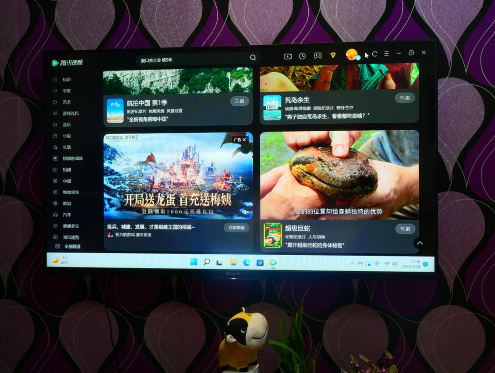 再也不怕投屏被限。零刻EQ12全能小主机直连电视，4K资源轻松看。