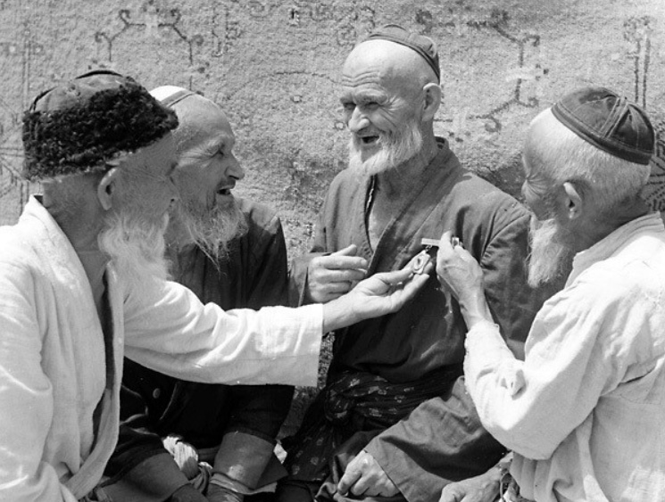 库尔班大叔骑着毛驴去北京，当面感谢毛主席，背后的故事太感人