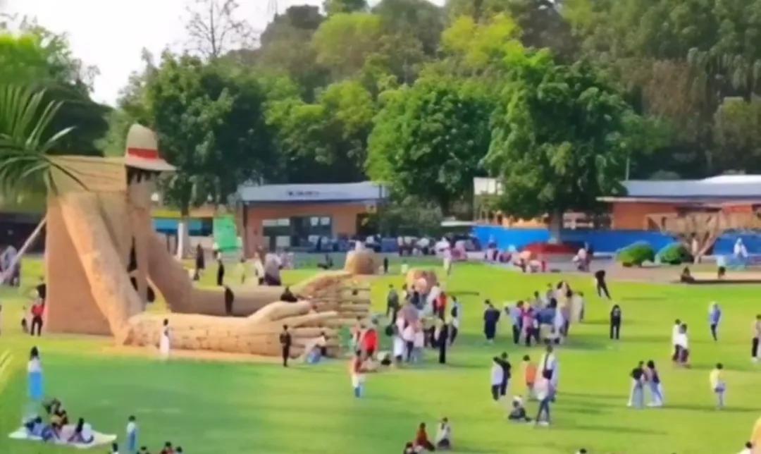 呼和浩特稻草人事件,呼和浩特稻草人视频