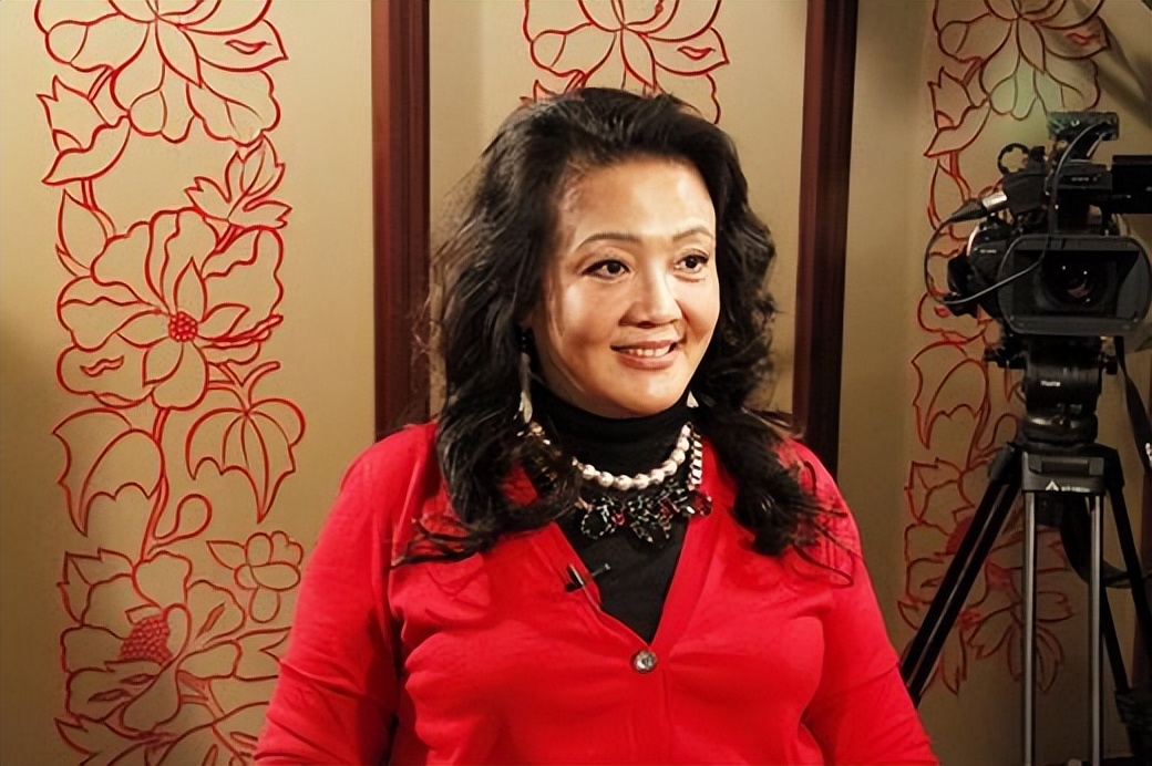 帮汪小菲打赢名画的律师团队,汪小菲给大s剥虾被张雨绮怒怼