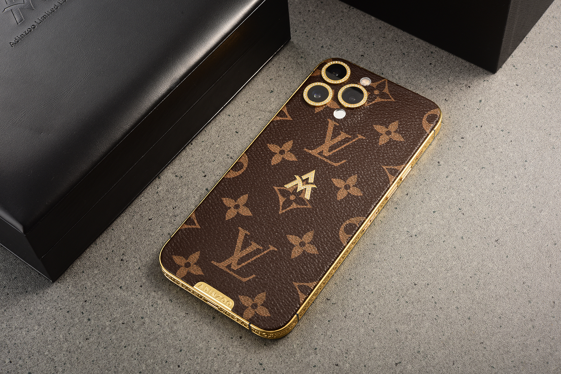 年轻人的第一款LV，不一定非要包包，也可以是LV定制iPhone