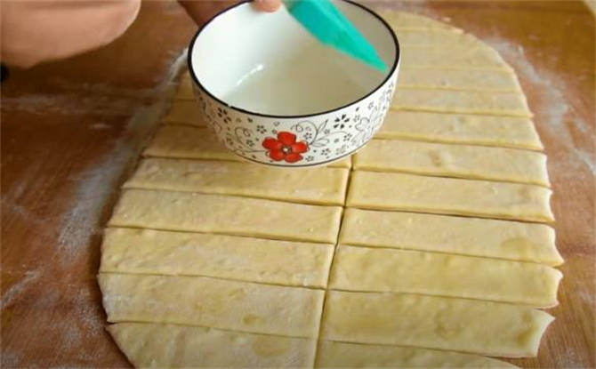 香酥大油条配方及制作,现和面现炸香酥大油条的方法