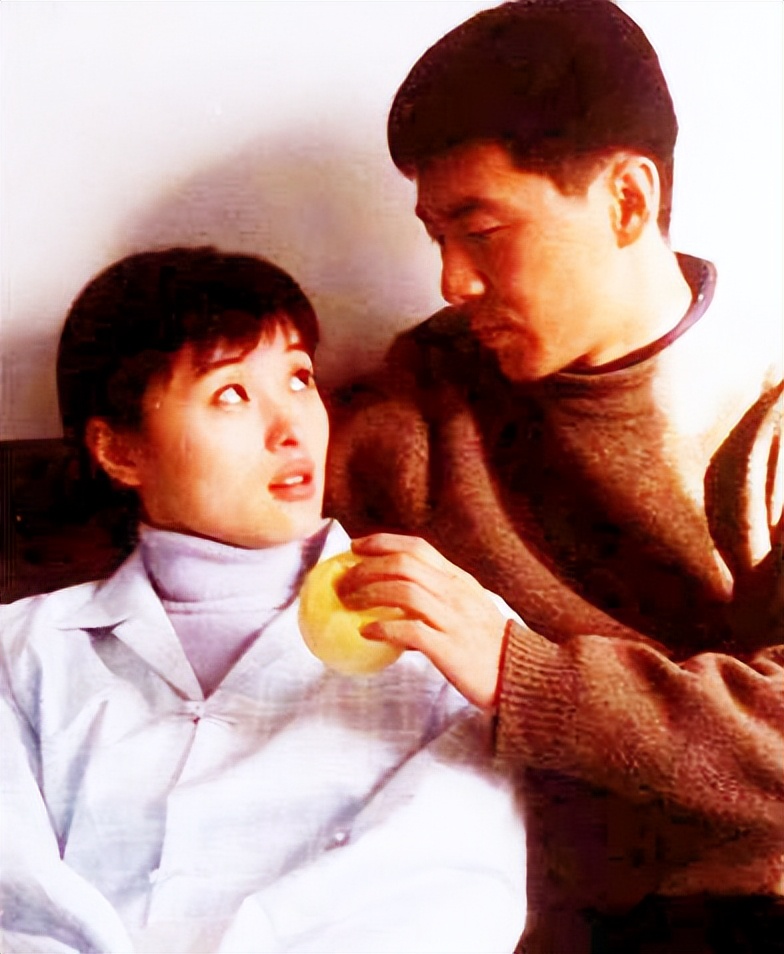 “白玉兰奖”吴越:给中风父亲安装家庭电梯,她的单身是父亲的痛