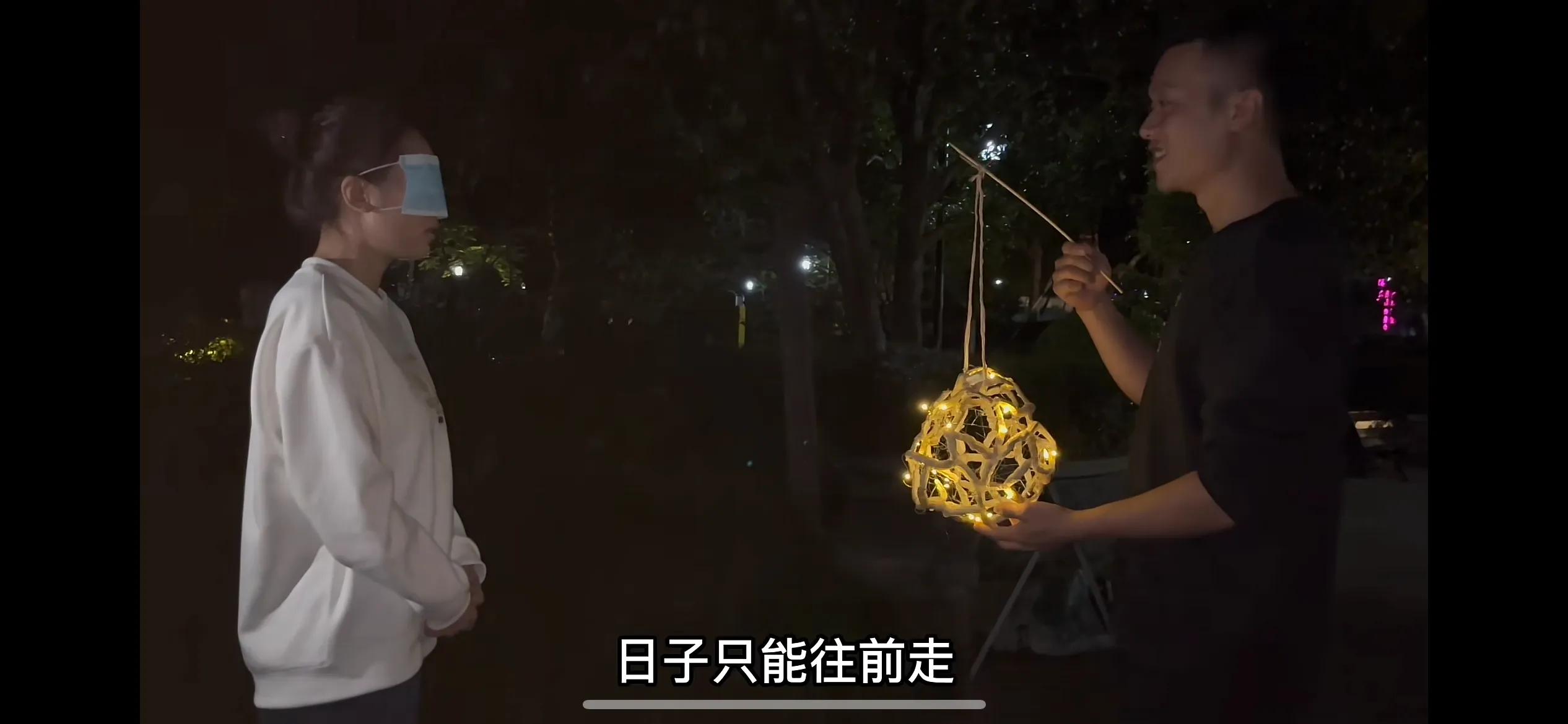 秋天爸爸怎能说没教过他拍视频呢？今天的视频明显出徒于秋天妈妈