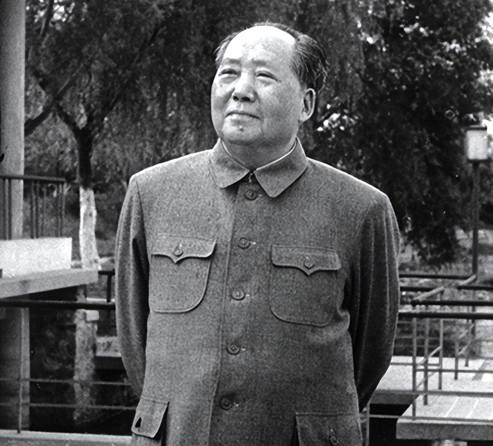 海南发现一山头长得像毛主席，孔令华跪地流泪，李讷也都感叹很像