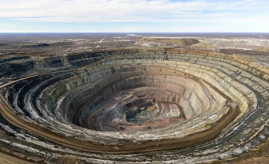 飞越俄罗斯上空,世界目前最大的钻石矿