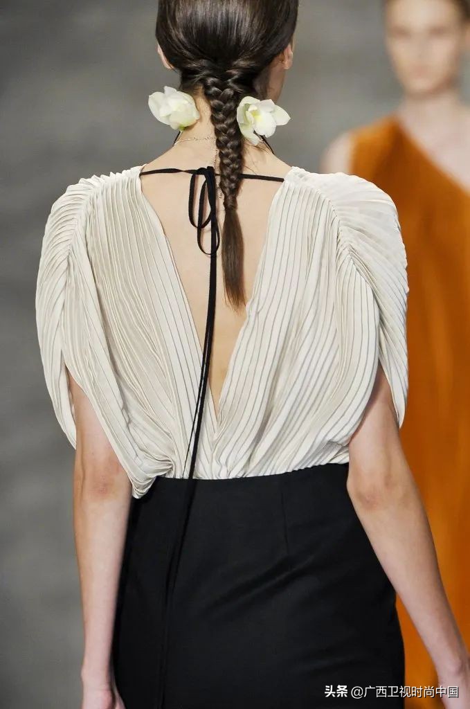 很热怎么穿,夏季天热怎么穿才够时尚