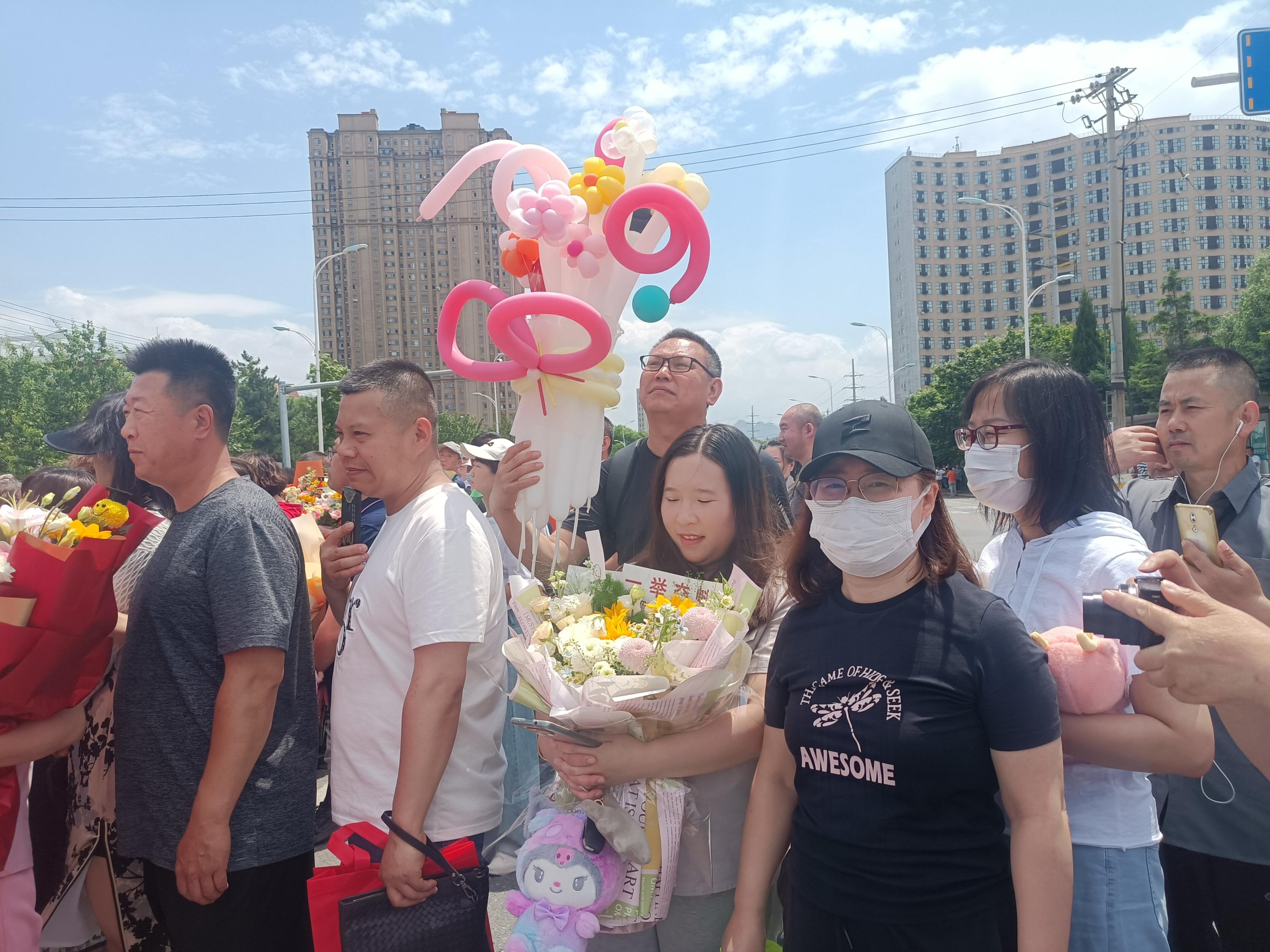 庆祝孩子考试成功花束,考试花束贺卡祝福语