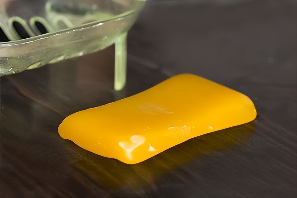 一女子坚持上海药皂洗头半年,一女子坚持硫磺皂洗头半年生发