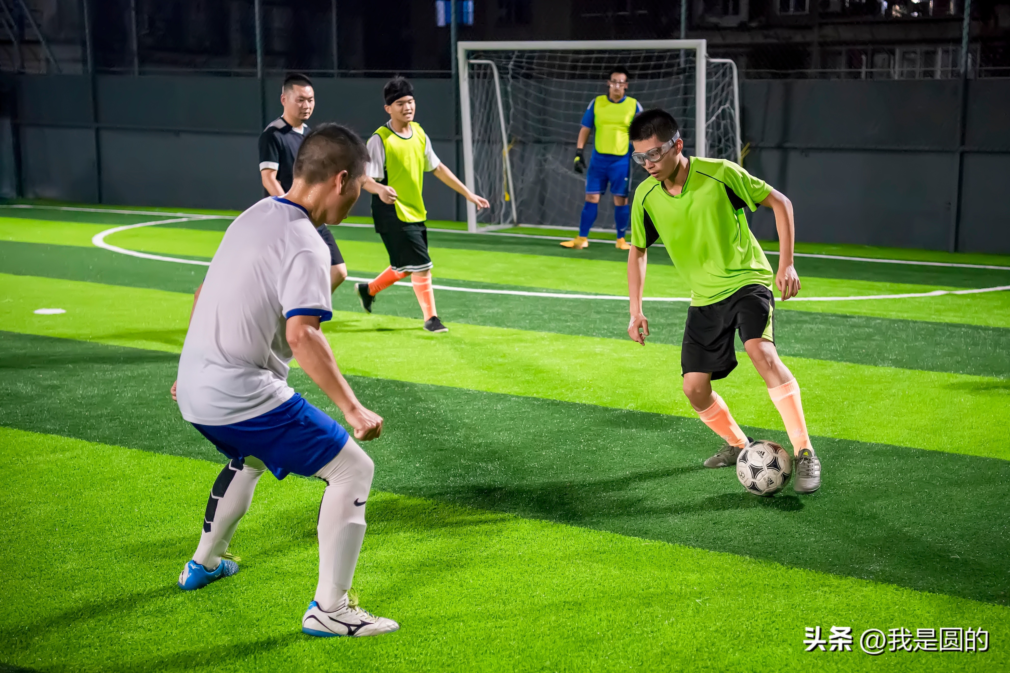 足球摄影文字说明,足球摄影作品文字说明