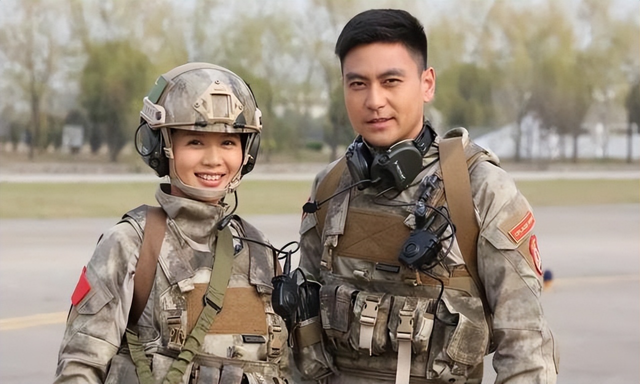 演员李飞帮妈妈卖鱼引发的思考,演员李飞帮妈妈摆摊卖鱼