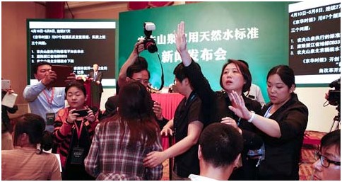 农夫山泉创始人钟睒睒简短创业史,农夫山泉首富钟睒睒创业故事