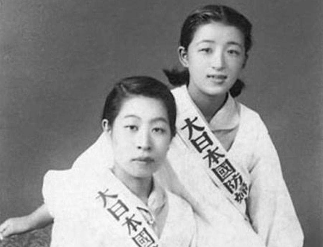 二战奇闻：美国女性脱下*袜丝**，为前线捐献尼龙